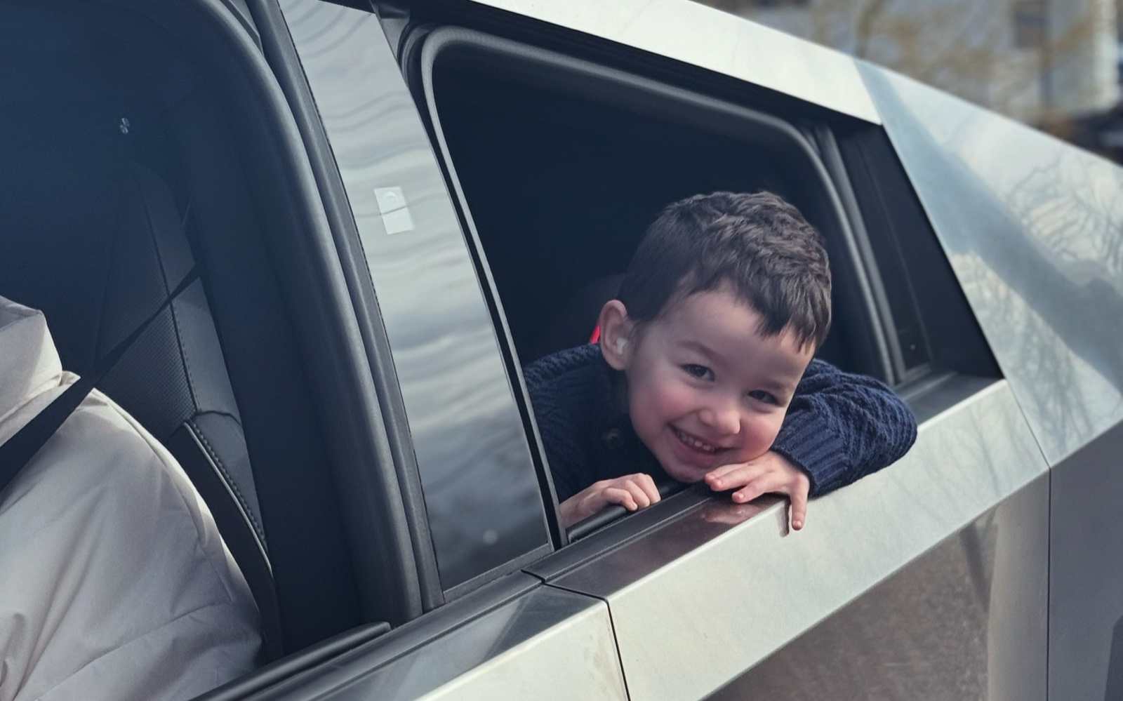 The Best Car-Seat Organizers and Travel Trays for Road Trips With a 4-Year-Old (Honest Review!) — illustration